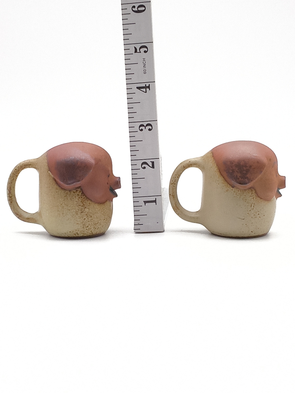 Charming Vintage Japan Stoneware Pig Salt & Pepper Shakers - Picture 6 of 13